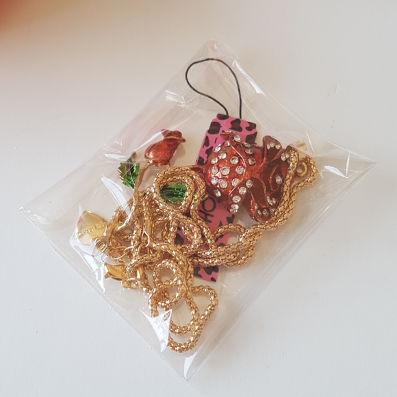 Betsey Johnson Style Necklace Crystal Rose Pendant Chain - Picture 9 of 9